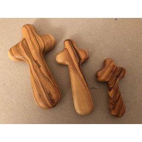 Hndholdt kors i oliventr 